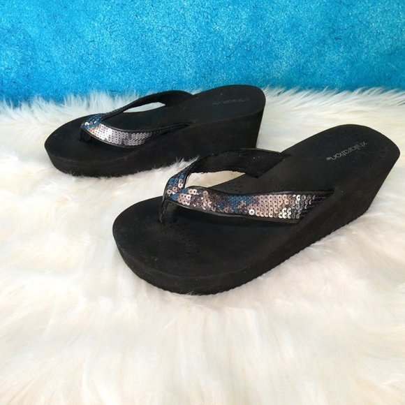 Xhilaration Sequin Flip Flops 7M - Picture 5 of 10